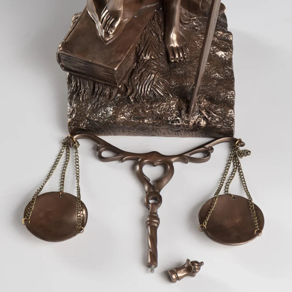 Escultura Themis Deusa da Justiça em Resina para Decoração de Interiores