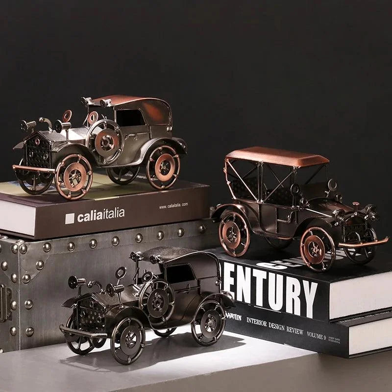 Miniatura de Carro Antigo em Metal para Decoração Retrô