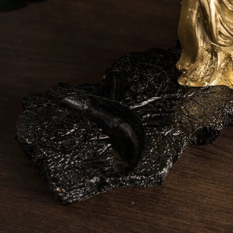 Suporte para Vinho em Resina Dourada - Cavalo de Guerra