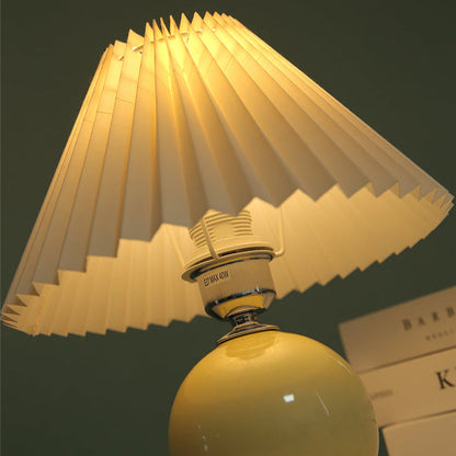 Abajur de Mesa Retrô Bivolt com Design Elegante - Iluminação Vintage para Ambiente