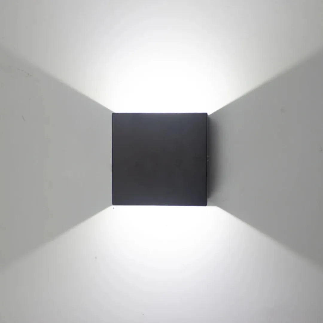 Arandela Externa de Parede Royal em Alumínio para Iluminação de Ambientes Externos