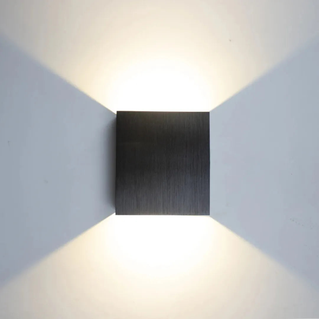 Arandela Externa de Parede Royal em Alumínio para Iluminação de Ambientes Externos