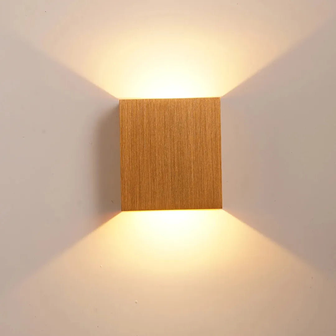 Arandela Externa de Parede Royal em Alumínio para Iluminação de Ambientes Externos
