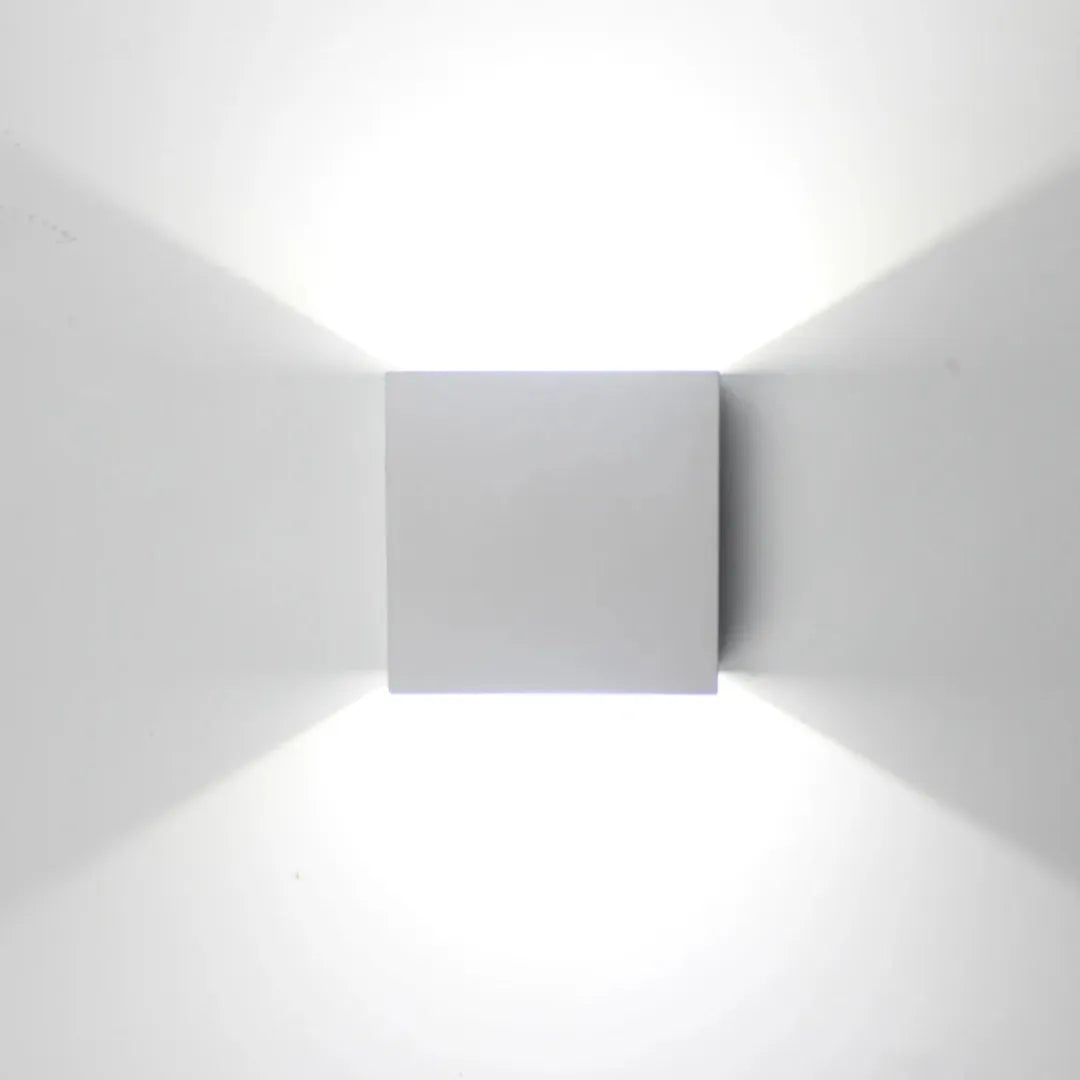Arandela Externa de Parede Royal em Alumínio para Iluminação de Ambientes Externos
