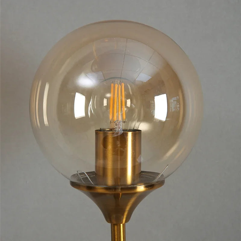 Arandela de Parede Interna Dourada em Formato de Globo - Iluminação Decorativa