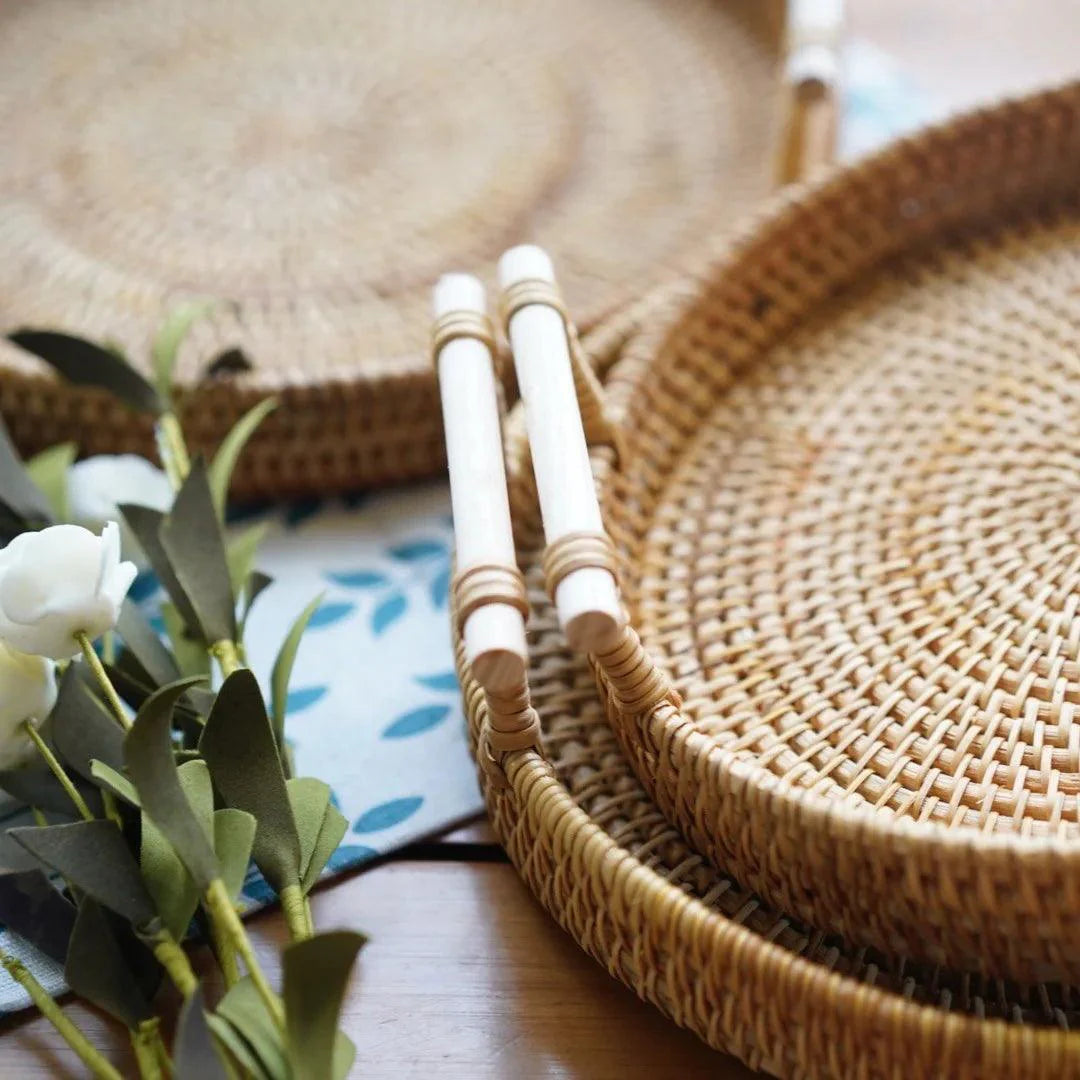 Bandeja Decorativa Redonda de Rattan para Cantinho do Café