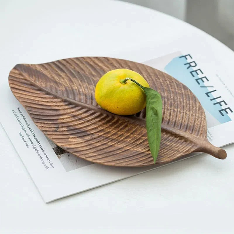 Bandeja de Madeira de Nogueira com Design de Folhagem