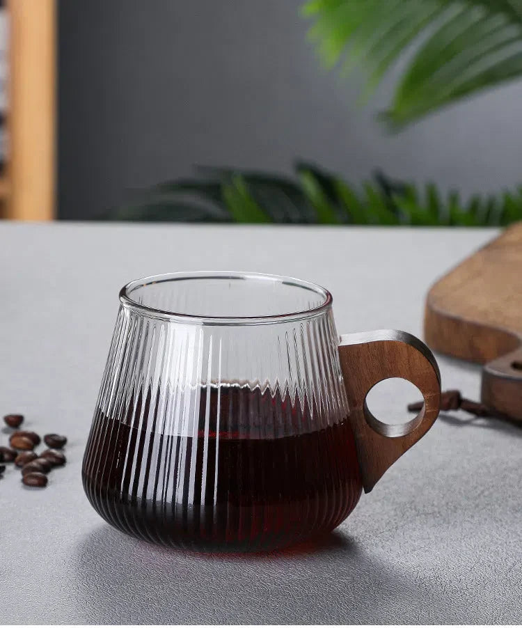 Caneca Canelada de Madeira - Design Elegante e Durável para Café e Chá