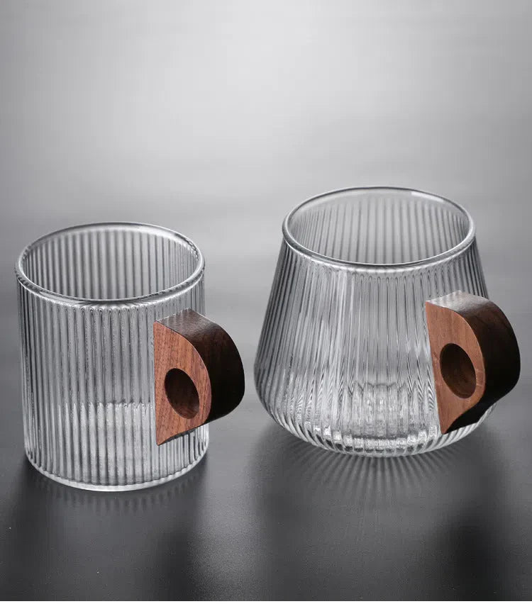 Caneca Canelada de Madeira - Design Elegante e Durável para Café e Chá