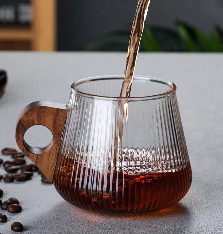 Caneca Canelada de Madeira - Design Elegante e Durável para Café e Chá