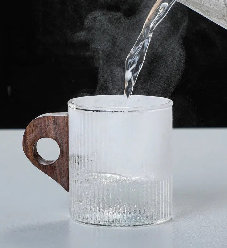 Caneca Canelada de Madeira - Design Elegante e Durável para Café e Chá
