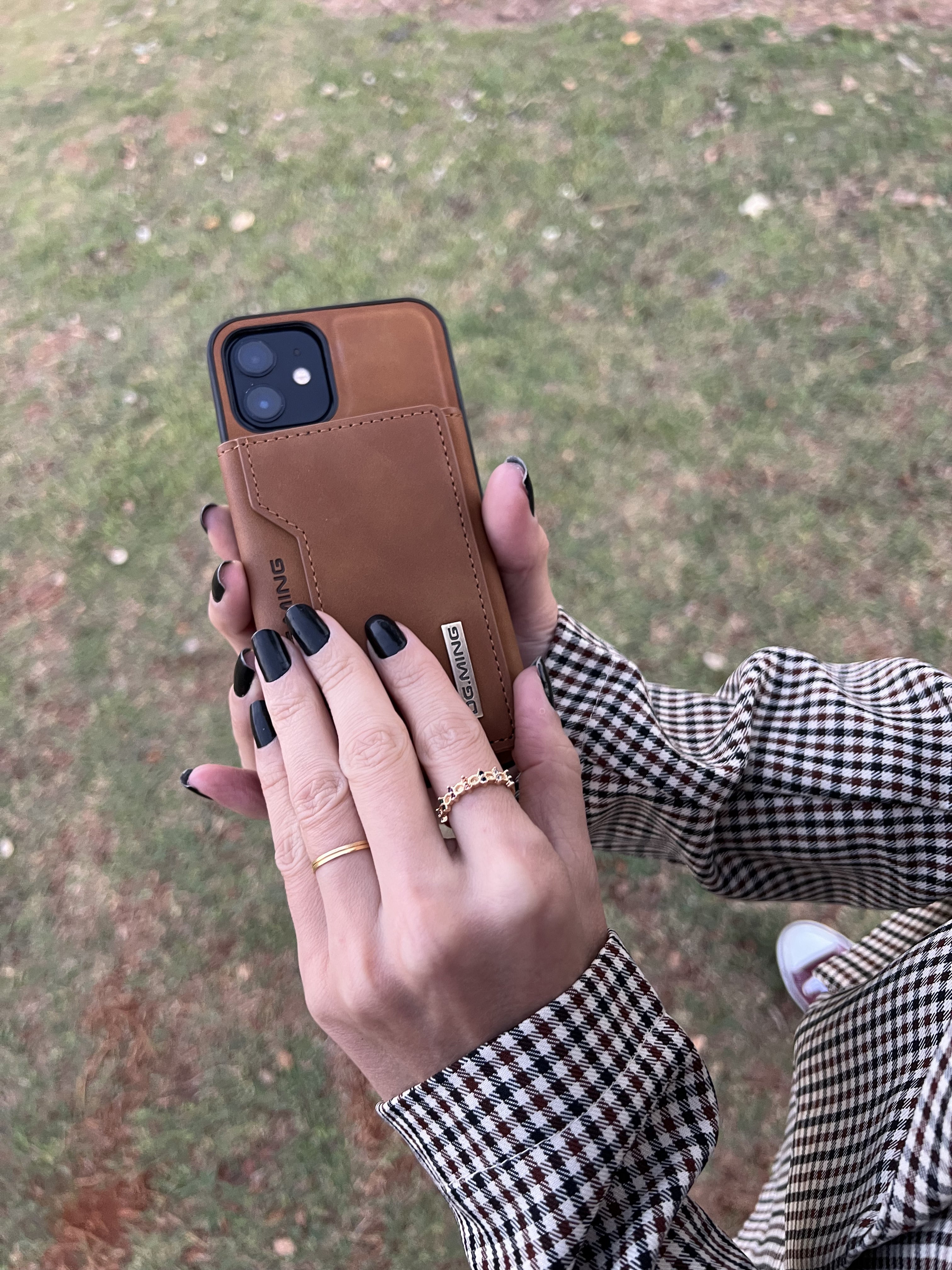 Capa Ultra Fina para iPhone de Couro com Carteira Magnética 2 em 1