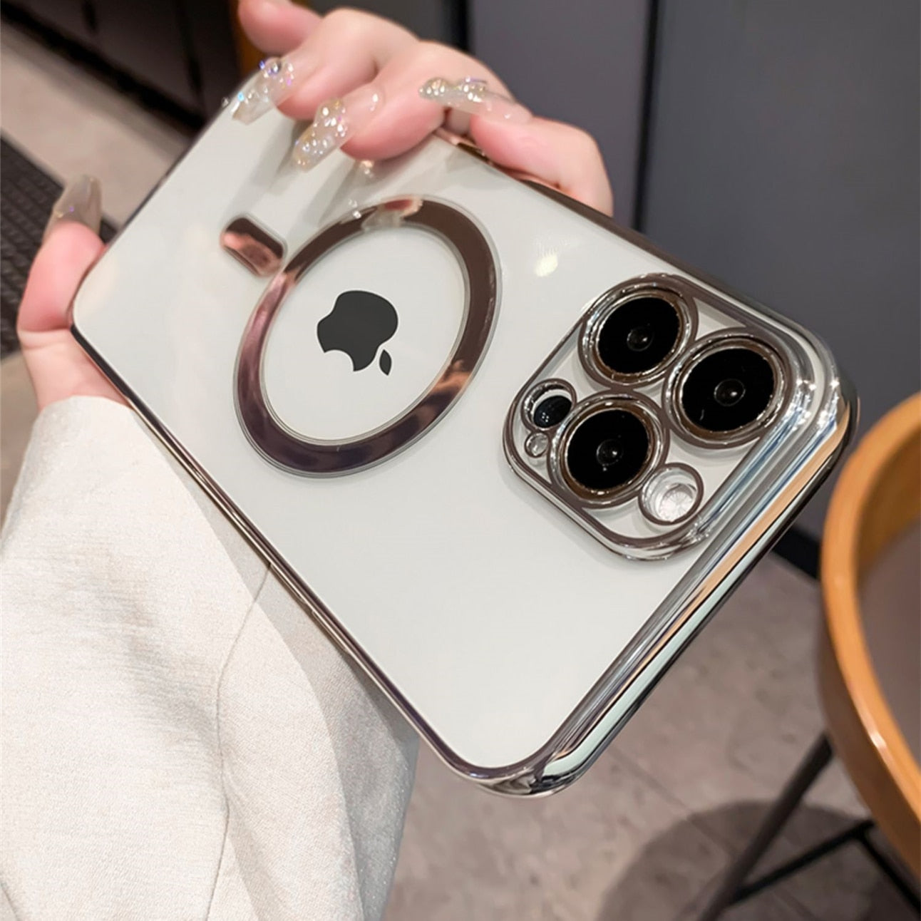 Capinha Transparente para iPhone com MagSafe - Luxo e Proteção