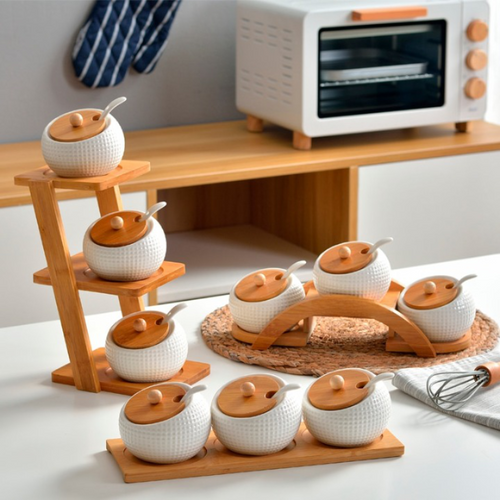 Conjunto de Porta Temperos em Cerâmica com Base de Bambu - Organizador de Temperos para Cozinha