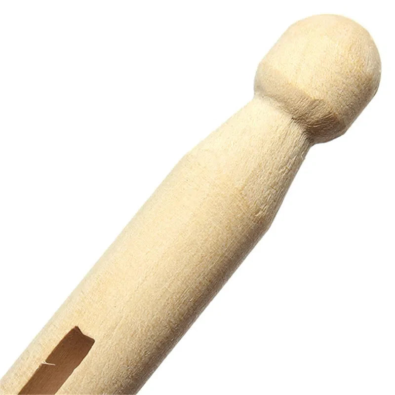 Conjunto de Prendedores Artesanais de Madeira em Formato de Pinos - 10 Peças