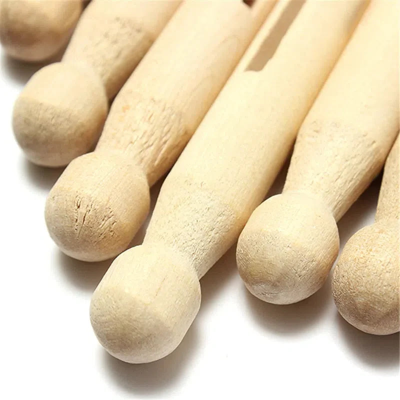 Conjunto de Prendedores Artesanais de Madeira em Formato de Pinos - 10 Peças