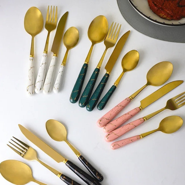 Conjunto de Talheres Dourados 24 Peças - Pratos e Utensílios para Jantar Elegantes