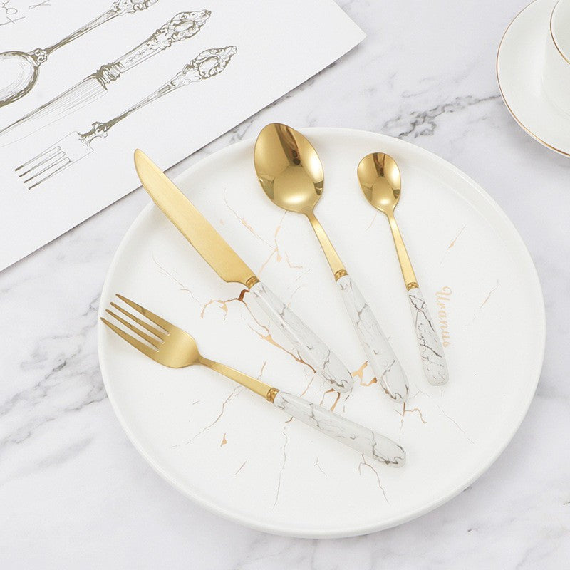 Conjunto de Talheres Dourados 24 Peças - Pratos e Utensílios para Jantar Elegantes