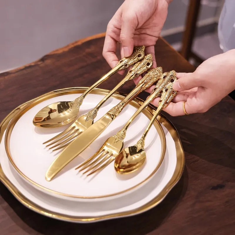 Conjunto de Talheres Dourados em Aço Inoxidável - 24 Peças, Design Elegante para Jantar