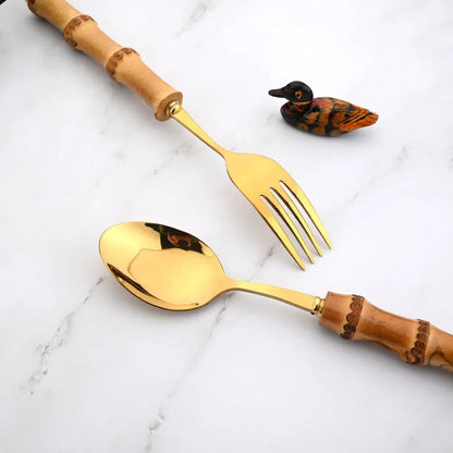 Conjunto de Talheres de Aço Inoxidável com Cabo de Bambu - 24 Peças
