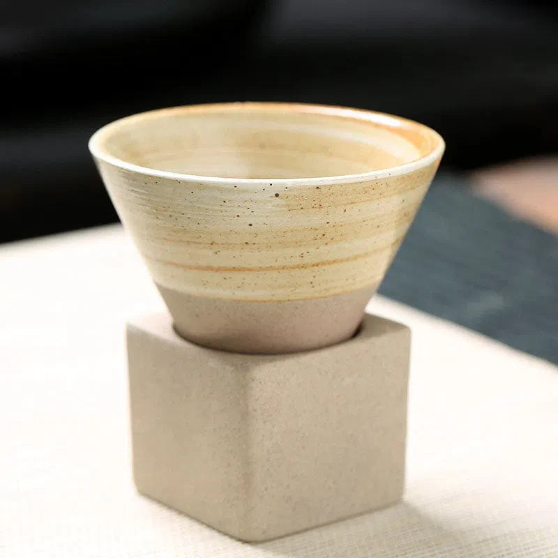 Copo Criativo em Cerâmica Decorativa para Bebidas