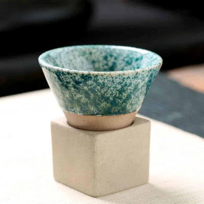 Copo Criativo em Cerâmica Decorativa para Bebidas