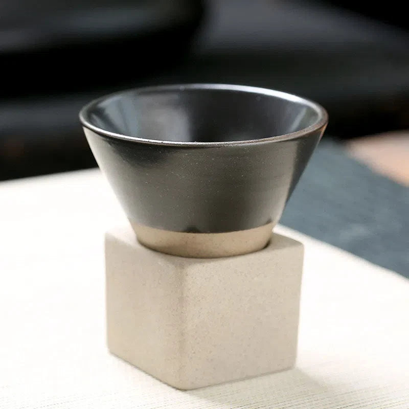 Copo Criativo em Cerâmica Decorativa para Bebidas