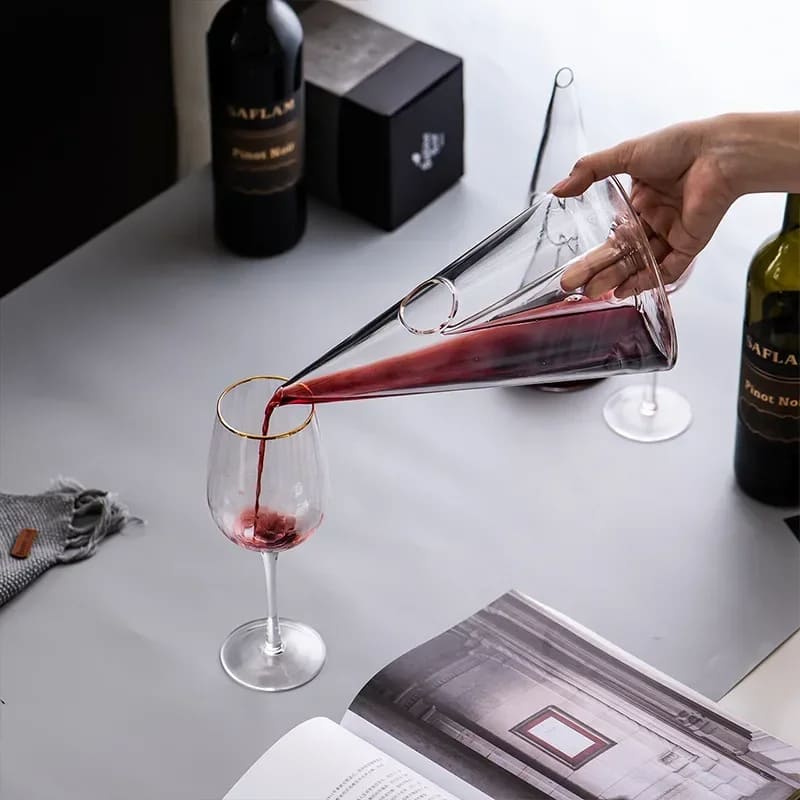Decantador de Vinho e Whisky em Vidro com Design em Pirâmide para Bar em Casa