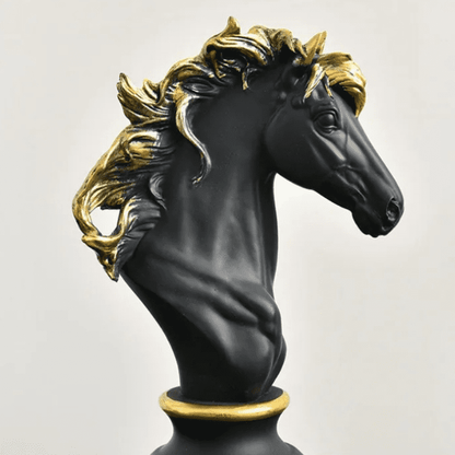 Decoração de Mesa em Resina com Estátua e Peças de Xadrez