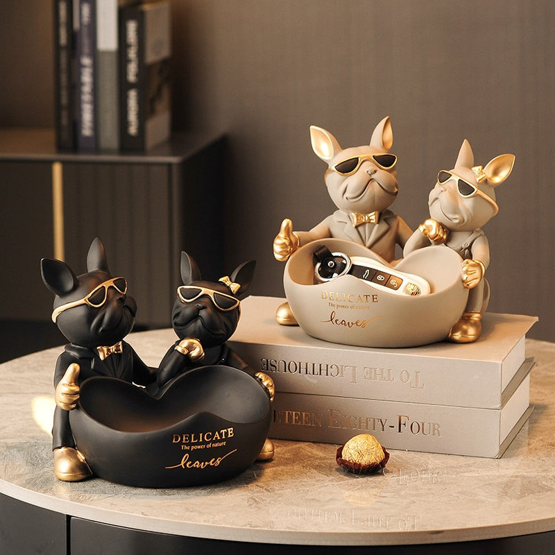 Estatueta Decorativa BullDog Francês Casal Edição Limitada com Suporte de Madeira Brinde