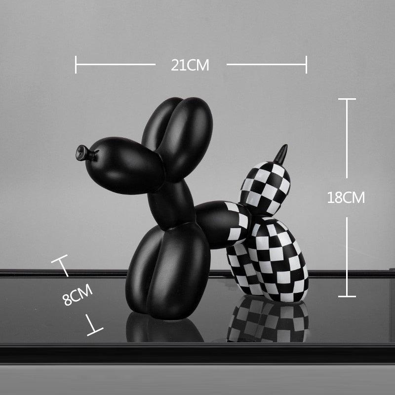 Estatueta Decorativa Cachorro Baloeiro em Estampa Quadriculada