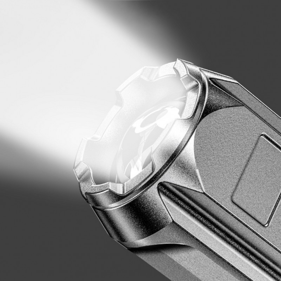Lanterna Tática Portátil LED Recarregável USB Ultra Potente para Camping e Emergências