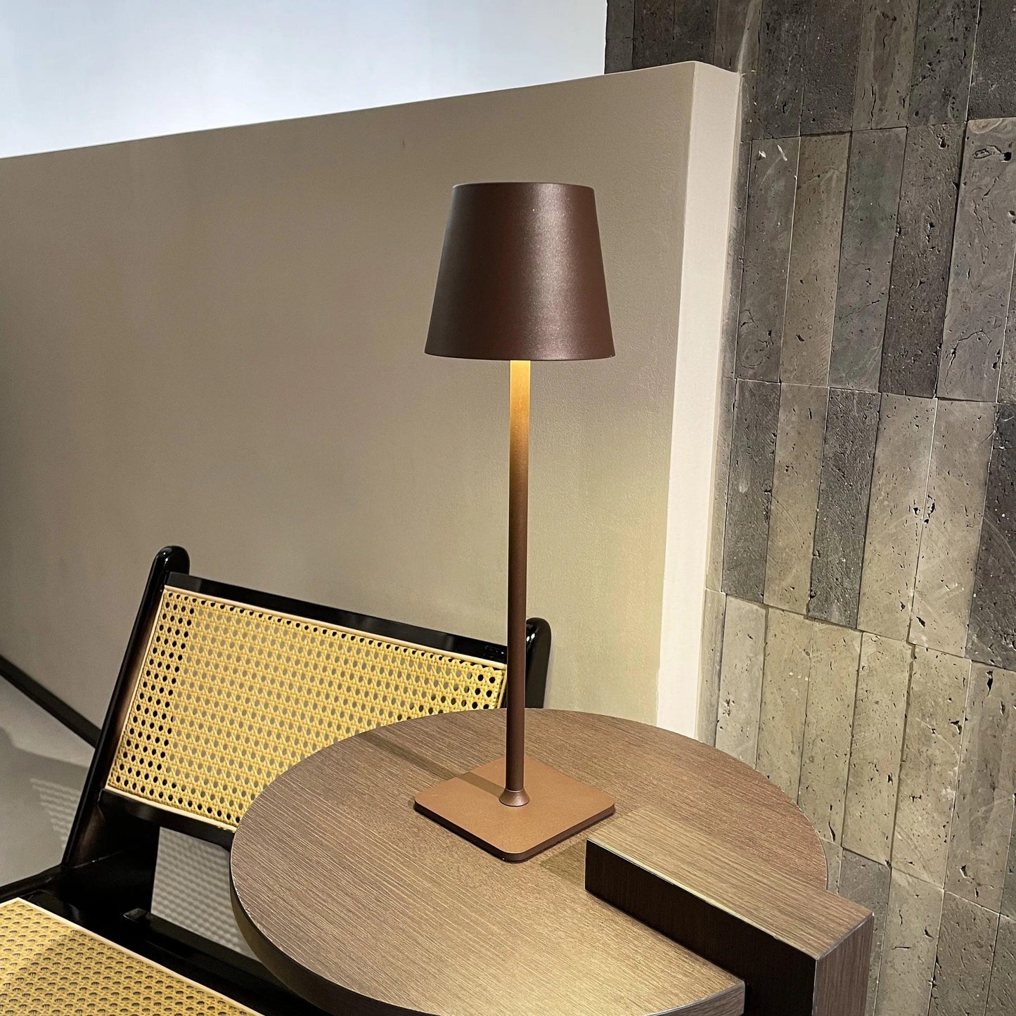 Luminária Portátil Sem Fio Recarregável LED para Interior e Exterior
