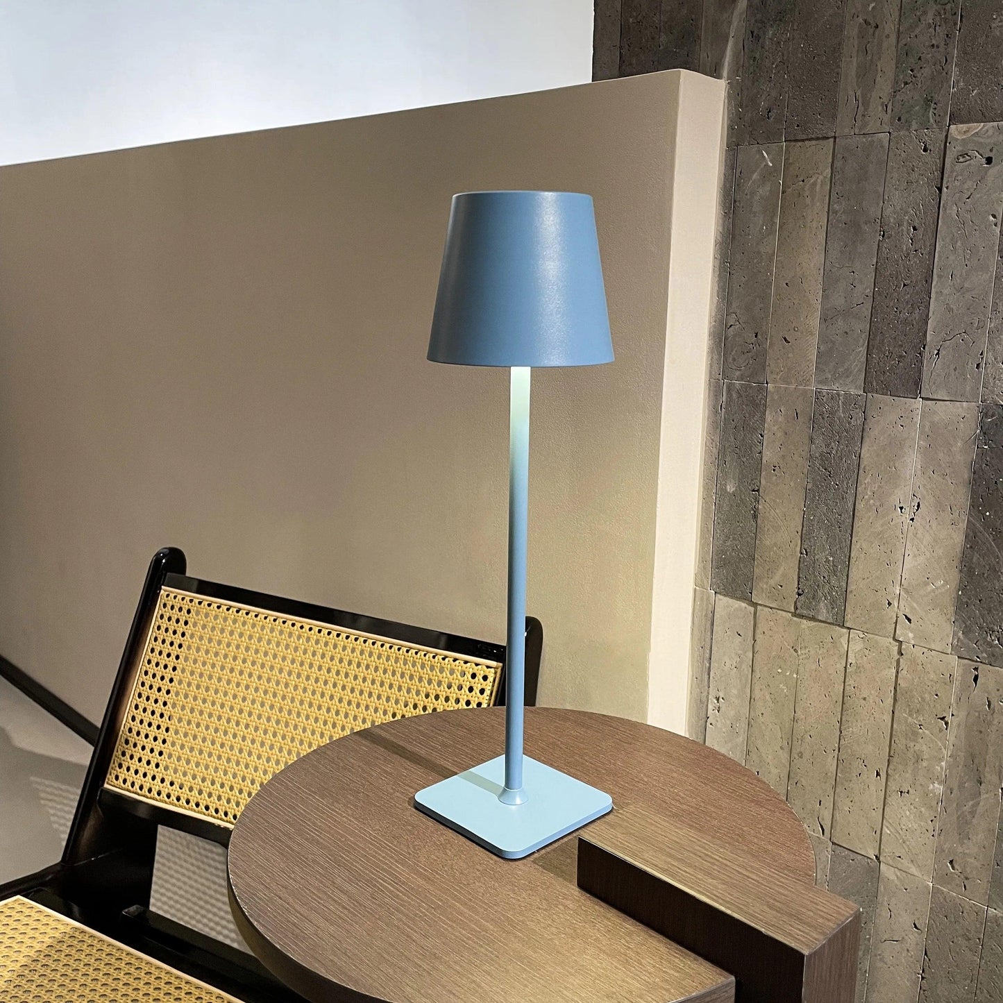 Luminária Portátil Sem Fio Recarregável LED para Interior e Exterior