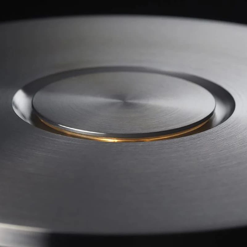 Luminária de Mesa LED Sem Fio Recarregável em Metal
