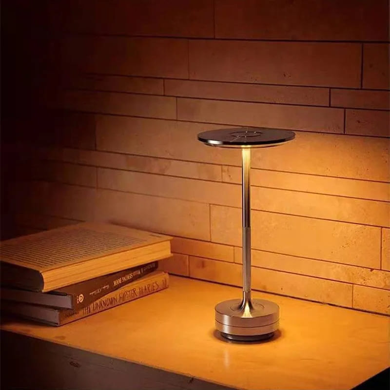 Luminária de Mesa LED Sem Fio Recarregável em Metal
