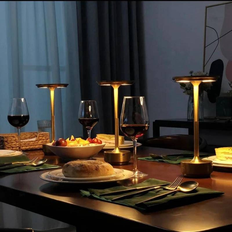 Luminária de Mesa LED Sem Fio Recarregável em Metal