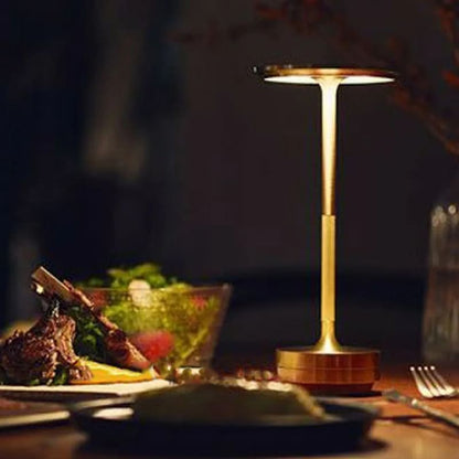 Luminária de Mesa LED Sem Fio Recarregável em Metal