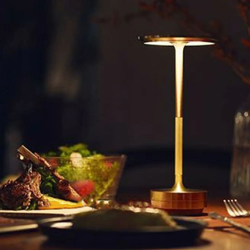 Luminária de Mesa LED Sem Fio Recarregável em Metal
