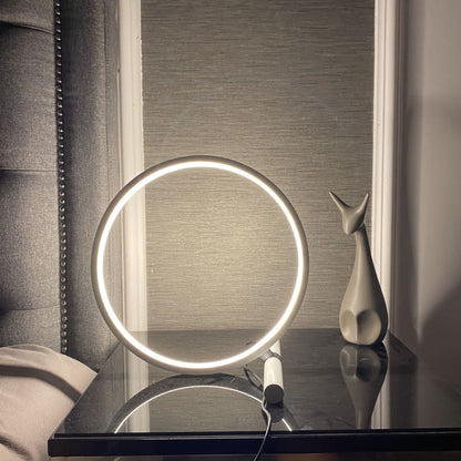 Luminária de Mesa Moderna em Alumínio com Controle Touch