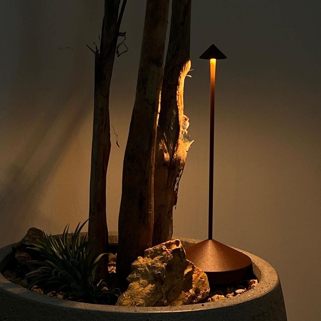 Luminária de Mesa Portátil Dilla - Iluminação Compacta e Moderna para Escritório e Estudo