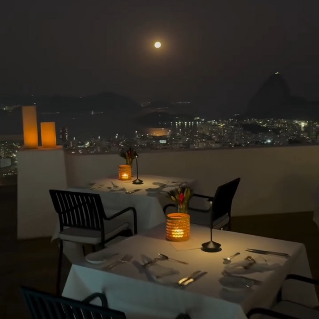 Luminária de Mesa Portátil Dilla - Iluminação Compacta e Moderna para Escritório e Estudo