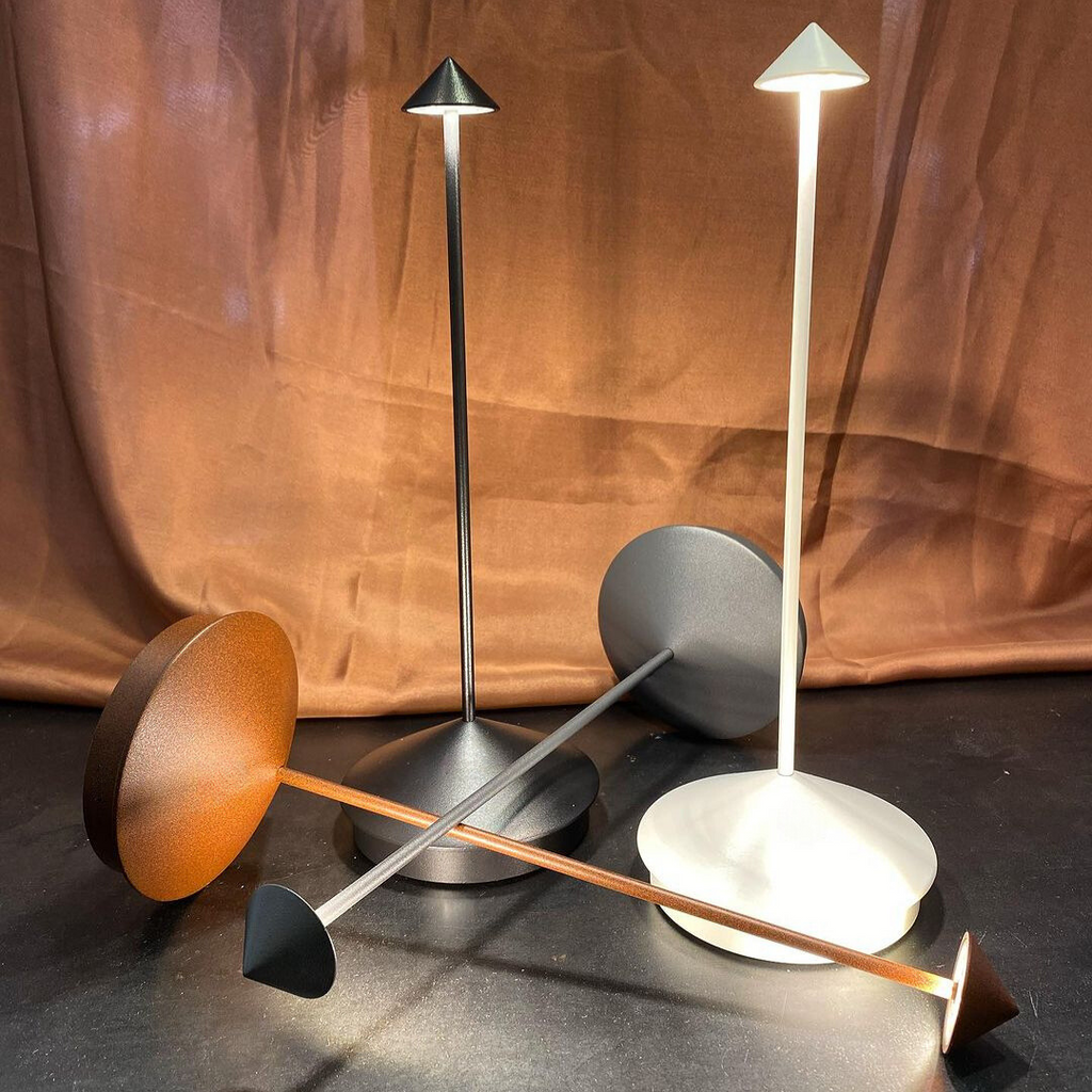 Luminária de Mesa Portátil Dilla - Iluminação Compacta e Moderna para Escritório e Estudo