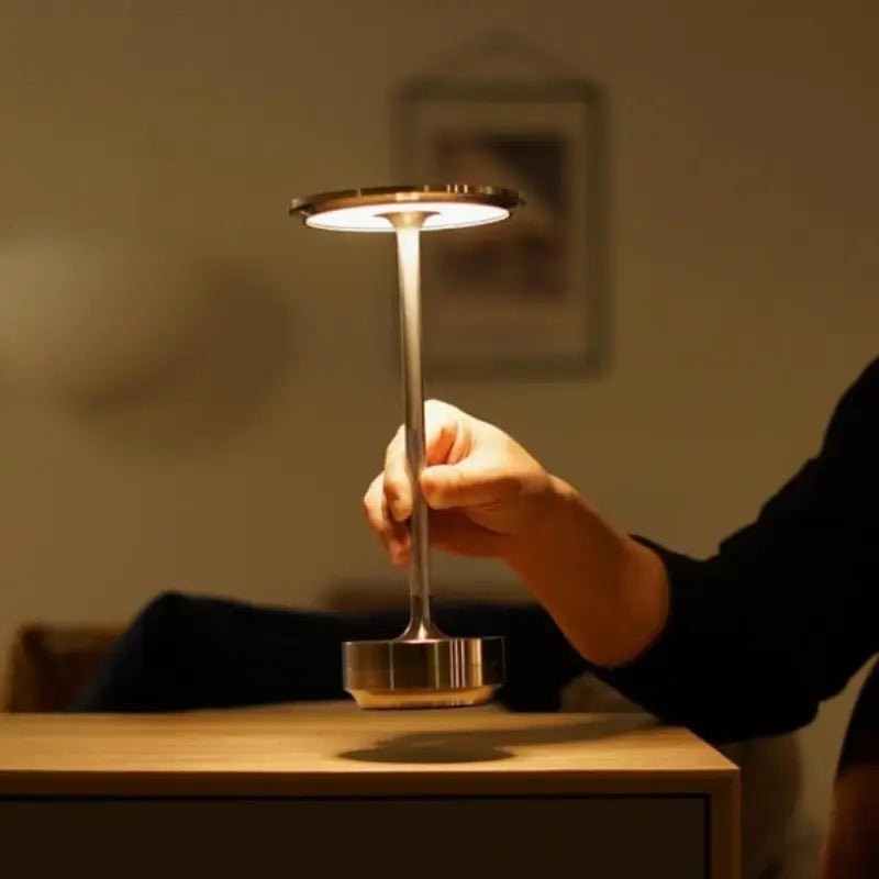 Luminária de Mesa Sem Fio com 3 Tons de Luz - Modelo Copenhagen