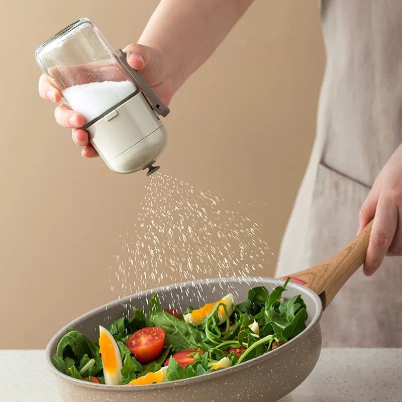 Saleiro Porta Sal e Temperos com Medidor - Utensílio de Cozinha Prático