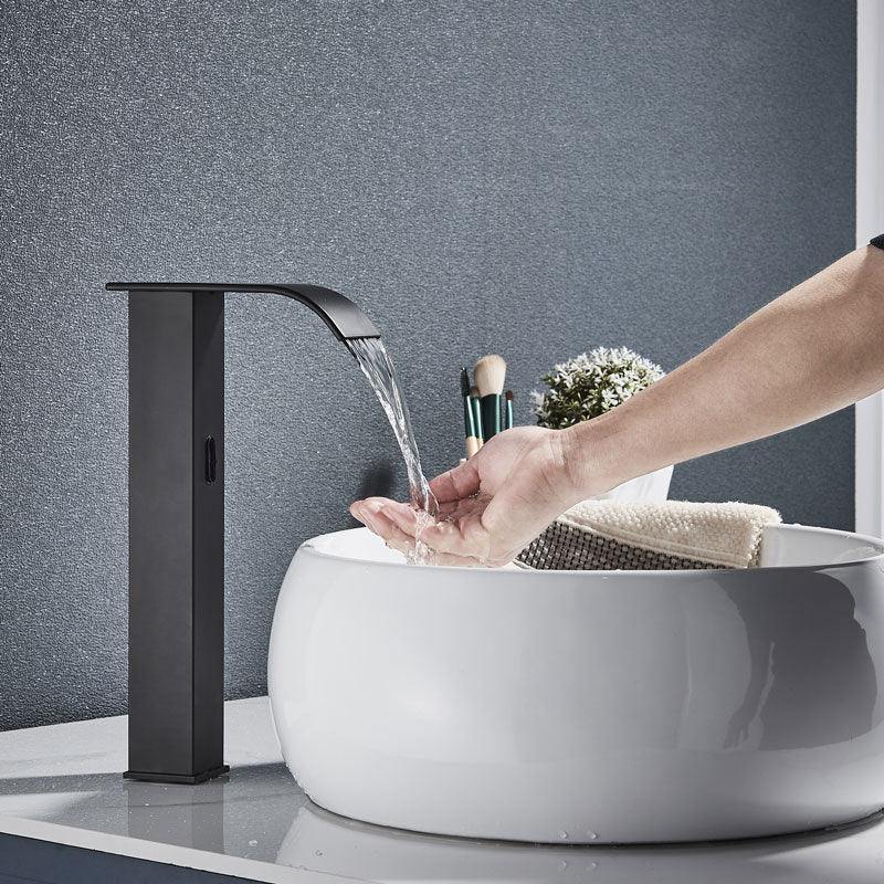 Torneira Elétrica com Sensor para Banheiro Orion - Economia de Água e Tecnologia Avançada