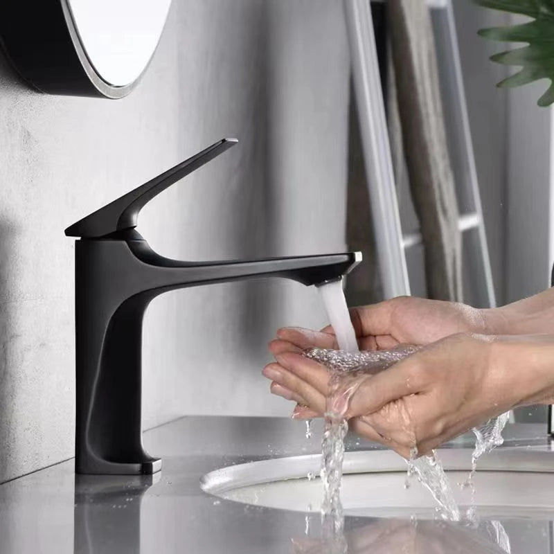 Torneira Monocomando para Banheiro Detalhada - Design Moderno e Funcional