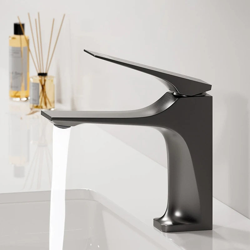 Torneira Monocomando para Banheiro Detalhada - Design Moderno e Funcional