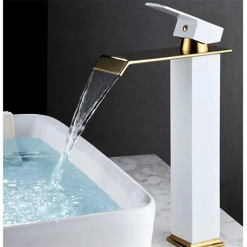 Torneira de Banheiro Moderna com Design Elegante e Economia de Água
