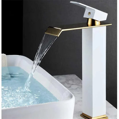 Torneira de Banheiro Moderna com Design Elegante e Economia de Água